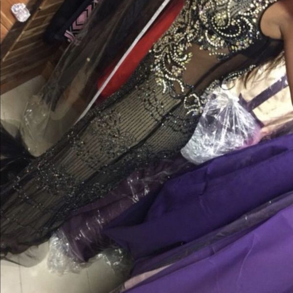 Dress - Picture 4 of 7